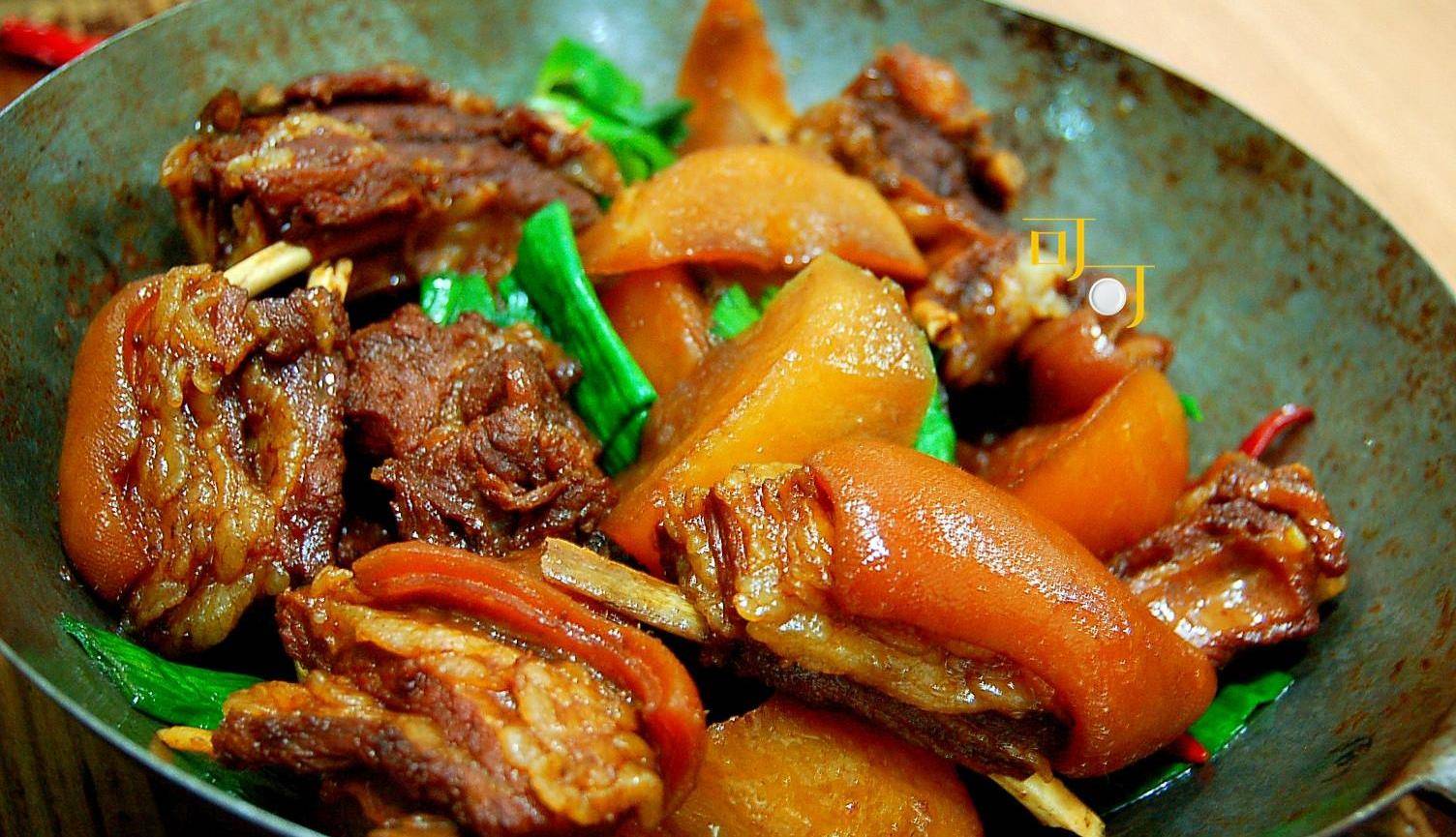 红烧羊肉焖萝卜：江苏启东的红烧羊肉，过年家宴怎么少得了这道菜