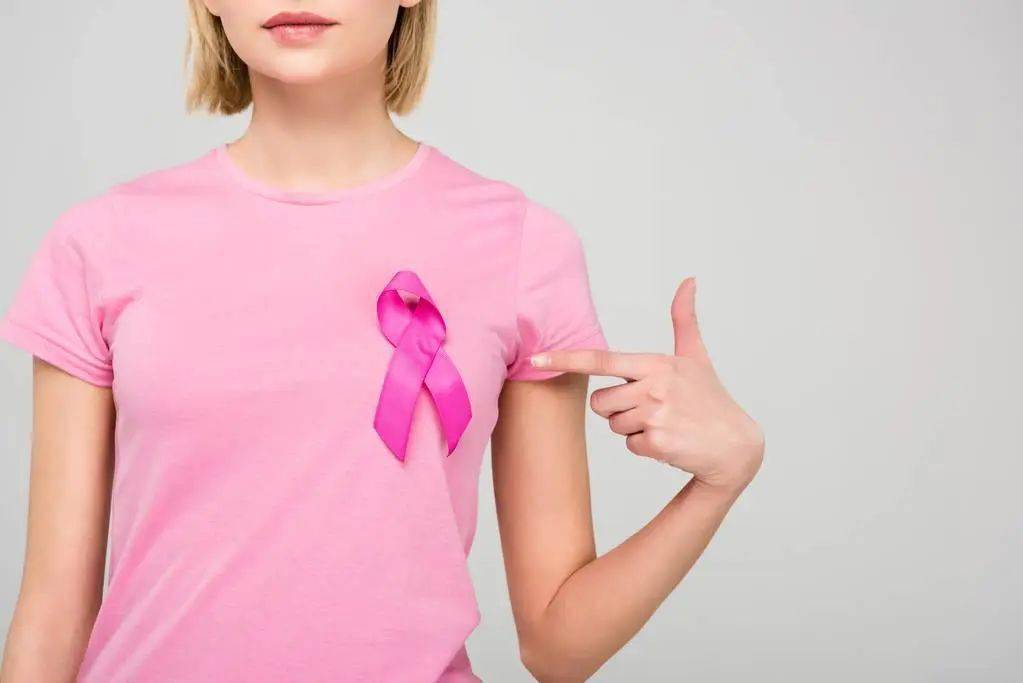 女性乳房疼痛，是乳腺癌的“警告”吗？别慌，医生教你6招来应对