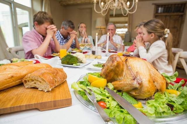 感恩节美国人餐桌必备的4款美食，尝过后只有最后1种勉强能吃