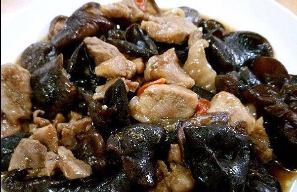 美食精选：香菇云耳蒸滑鸡，西蓝花油豆腐，黑木耳炒冬笋的做法