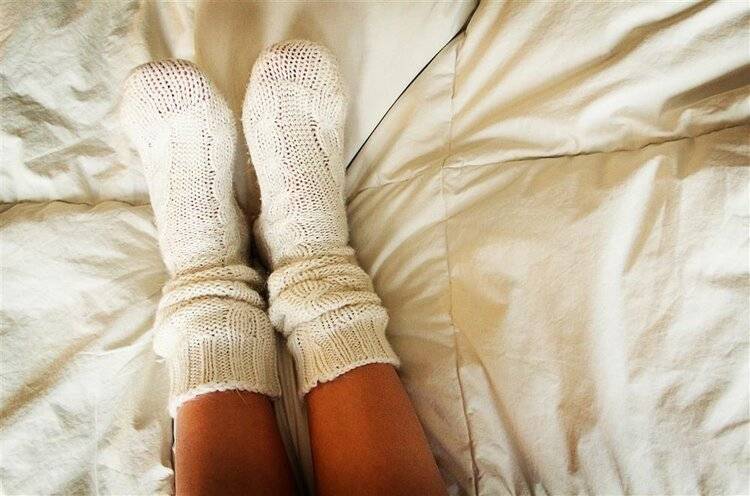 日本人喜欢穿着袜子睡觉，这是长寿秘诀？原来可以提高睡眠质量
