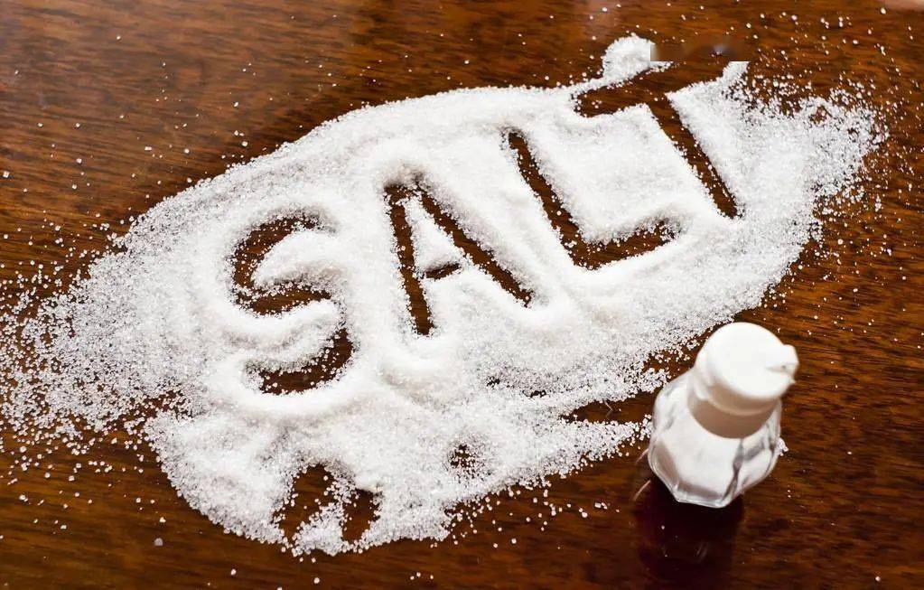 同样是盐，加碘盐、低钠盐和硒盐哪个更健康？吃错可能伤身