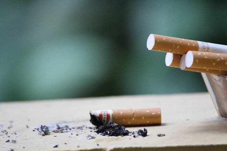 吸烟有害健康是“大骗局”，尼古丁根本不致癌？是科学还是谣言？