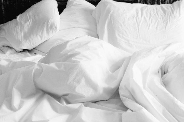 “老棉被睡得香”实锤！研究：盖重被子4周，失眠严重指数下降50%
