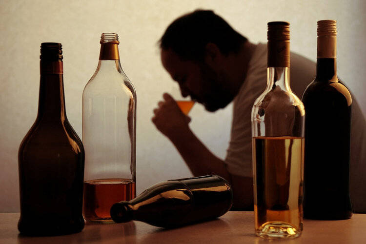 白酒是“毒酒”，不仅有害健康还会致癌？白酒到底还能不能喝了？
