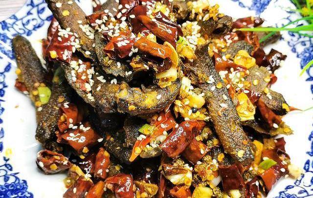 重庆江湖菜，麻辣干煸泥鳅的做法，麻辣焦香，酥脆爽口