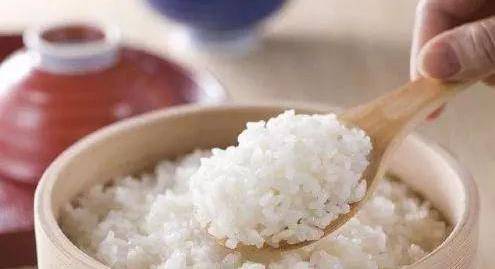 蒸米饭到底用凉水还是热水？大厨透露出3个技巧，米饭粒粒分明